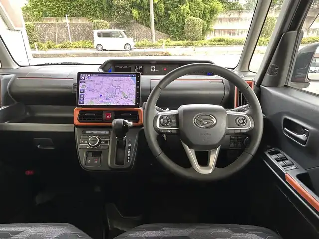 ダイハツ タント ファンクロスターボ 埼玉県 2022(令4)年 0.9万km クロムグレーメタリック メーカーオプション純正ナビ/AM/FM/Bluetooth/バックカメラ/ドライブレコーダー/両側パワースライドドア/スマートアシスト/横滑り防止/衝突回避支援ブレーキ機能/前後クリアランスソナー/前席シートヒーター/純正フロアマット/プッシュスタート/ルーフレール/LEDヘッドライト/フォグライト/スマートキー/スペアキー