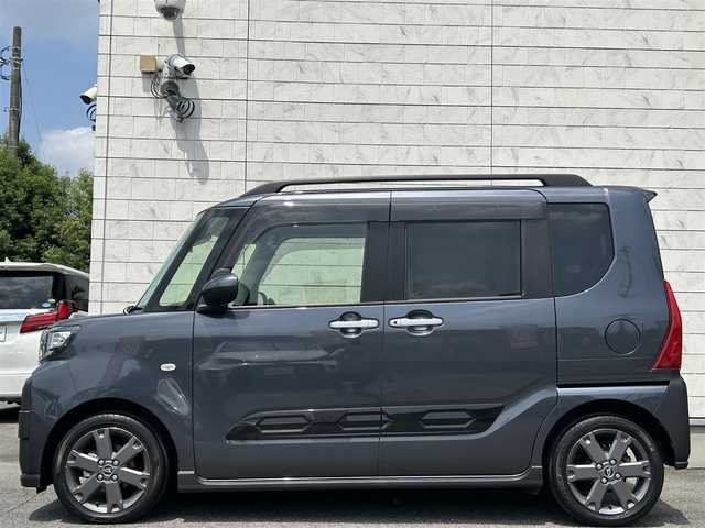 ダイハツ タント ファンクロスターボ 埼玉県 2022(令4)年 0.9万km クロムグレーメタリック メーカーオプション純正ナビ/AM/FM/Bluetooth/バックカメラ/ドライブレコーダー/両側パワースライドドア/スマートアシスト/横滑り防止/衝突回避支援ブレーキ機能/前後クリアランスソナー/前席シートヒーター/純正フロアマット/プッシュスタート/ルーフレール/LEDヘッドライト/フォグライト/スマートキー/スペアキー