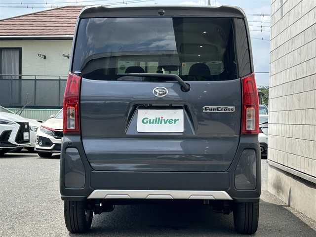 ダイハツ タント ファンクロスターボ 埼玉県 2022(令4)年 0.9万km クロムグレーメタリック メーカーオプション純正ナビ/AM/FM/Bluetooth/バックカメラ/ドライブレコーダー/両側パワースライドドア/スマートアシスト/横滑り防止/衝突回避支援ブレーキ機能/前後クリアランスソナー/前席シートヒーター/純正フロアマット/プッシュスタート/ルーフレール/LEDヘッドライト/フォグライト/スマートキー/スペアキー