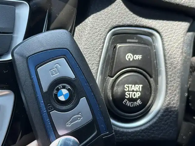 ＢＭＷ ３２０ｄ セレブレーション E スタイルエッジ 静岡県 2016(平28)年 5.4万km アルピンホワイトⅢ 400台限定車/レザーシート/ブラインドスポットアシスト/iDrive/(CD/DVD/Bluetooth)/衝突被害軽減システム/バックカメラ/アダプティブクルーズコントロール/レーンキープアシスト/PDC/メモリー付パワーシート/シートヒーター/コンフォートアクセス/ETC/ドライブレコーダー/フロアマット/純正18インチアルミホイール/保証書/取説/スペアキー
