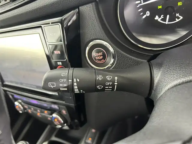 日産 エクストレイル 20Xi 佐賀県 2019(平31)年 3.5万km ブリリアントホワイトパール 純正9型ナビ/AM/FM/フルセグTV/CD/DVD/Bluetooth/AUX/USB/インテリジェントアラウンドビューモニター/プロパイロット/レーダークルーズコントロール/エマージェンシーブレーキ/レーンディパーチャーワーニング/インテリジェントルームミラー/アイドリングストップ/ドライブレコーダー/パワーバックドア/ETC/電子パーキング/オートホールド/クイックコンフォート/LEDヘッドライト/オートマチックハイビーム/フォグランプ/純正18インチアルミホイール/フロアマット/ドアバイザー/スペアキー