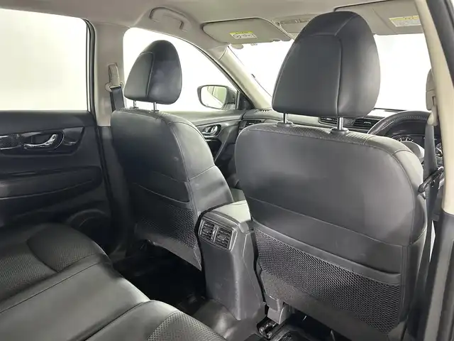 日産 エクストレイル 20Xi 佐賀県 2019(平31)年 3.5万km ブリリアントホワイトパール 純正9型ナビ/AM/FM/フルセグTV/CD/DVD/Bluetooth/AUX/USB/インテリジェントアラウンドビューモニター/プロパイロット/レーダークルーズコントロール/エマージェンシーブレーキ/レーンディパーチャーワーニング/インテリジェントルームミラー/アイドリングストップ/ドライブレコーダー/パワーバックドア/ETC/電子パーキング/オートホールド/クイックコンフォート/LEDヘッドライト/オートマチックハイビーム/フォグランプ/純正18インチアルミホイール/フロアマット/ドアバイザー/スペアキー