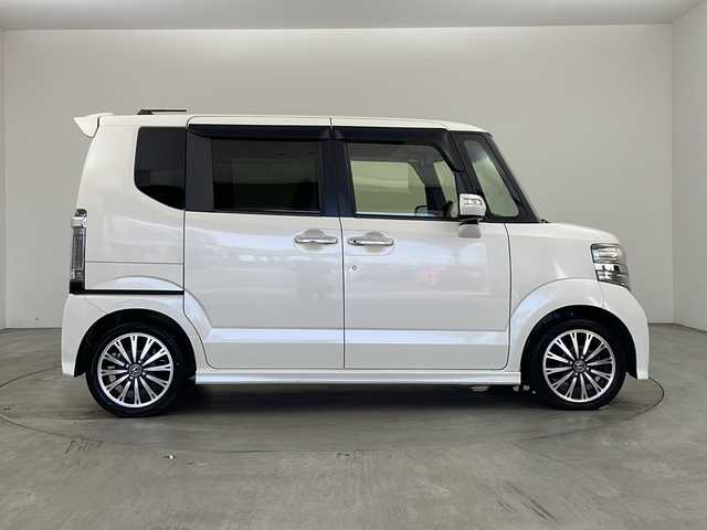 ホンダ Ｎ ＢＯＸ カスタム G ターボ Lパッケージ 兵庫県 2016(平28)年 5.7万km プレミアムホワイトパールⅡ ・純正ナビ/Bluetooth/TV/CD/DVD/・バックカメラ/・クルーズコントロール/・ハーフレザーシート/・シートバックテーブル/・純正フロアマット/・両側パワースライドドア/・ステアリングリモコン/・パドルシフト/・HIDライト/・純正15インチアルミホイール/・プラズマクラスター/・ビルトインETC/・純正前方ドライブレコーダー/・ルーフコンソール/・プッシュスタートボタン/・スマートキー