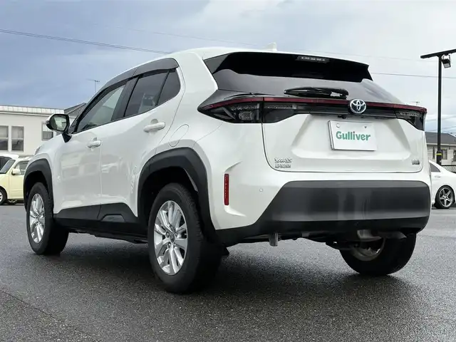 トヨタ ヤリスクロス ハイブリッド G 大分県 2021(令3)年 5.1万km ホワイトパールクリスタルシャイン ・8インチメーカナビ/(BT/USB/AppleCarPlay)/・全方位カメラ/・ステアリングヒーター/・レーダークルーズコントロール/・レーンキープアシスト/・プリクラッシュセーフティ/・クリアランスソナー/・リアトラフィックモニター/・プッシュスタート/・シートヒーター/・ドライブレコーダー/・純正LEDヘッドライト/・オートライト/・オートマチックハイビーム/・ビルトインETC/純正フロアマット