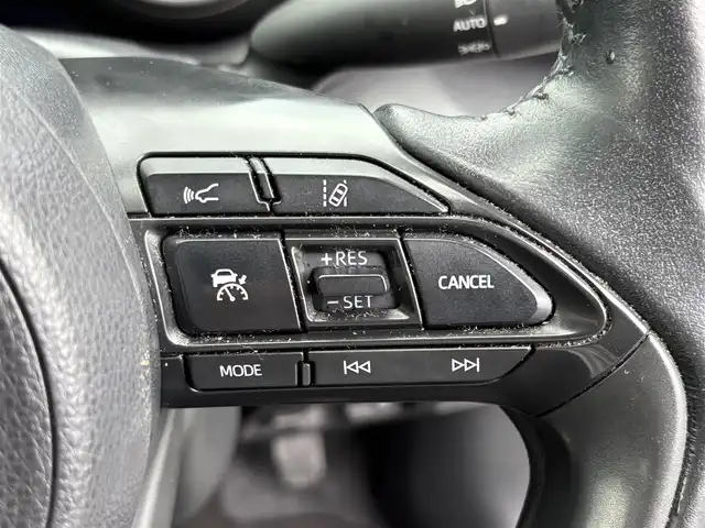 トヨタ ヤリスクロス ハイブリッド G 大分県 2021(令3)年 5.1万km ホワイトパールクリスタルシャイン ・8インチメーカナビ/(BT/USB/AppleCarPlay)/・全方位カメラ/・ステアリングヒーター/・レーダークルーズコントロール/・レーンキープアシスト/・プリクラッシュセーフティ/・クリアランスソナー/・リアトラフィックモニター/・プッシュスタート/・シートヒーター/・ドライブレコーダー/・純正LEDヘッドライト/・オートライト/・オートマチックハイビーム/・ビルトインETC/純正フロアマット