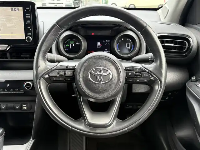 トヨタ ヤリスクロス ハイブリッド G 大分県 2021(令3)年 5.1万km ホワイトパールクリスタルシャイン ・8インチメーカナビ/(BT/USB/AppleCarPlay)/・全方位カメラ/・ステアリングヒーター/・レーダークルーズコントロール/・レーンキープアシスト/・プリクラッシュセーフティ/・クリアランスソナー/・リアトラフィックモニター/・プッシュスタート/・シートヒーター/・ドライブレコーダー/・純正LEDヘッドライト/・オートライト/・オートマチックハイビーム/・ビルトインETC/純正フロアマット