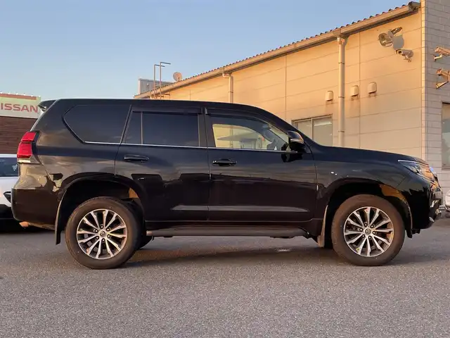 トヨタ ランドクルーザー プラド TX Lパッケージ 広島県 2021(令3)年 10.8万km ブラック ワンオーナー/純正メモリナビ/　【BT/Miracast/DTV】/パノラミックビューモニター/フロント/両サイド/バックカメラ/プリクラッシュセーフティー/レーダークルーズコントロール/ブラインドスポットモニター/先行車発進告知/ロードサインアシスト/クリアランスソナー/バックセンサー/レザーシート/シートヒーター/エアシート/パワーシート/ビルトインETC2.0/オートライト/純正LEDライト/フォグランプ/プッシュスタート/純正１９インチアルミホイール/純正ドアバイザー/リアプライバシーガラス/純正フロアマット/スペアキー【スマートキー】/ウインカーミラー/社外ドライブレコーダー(DC-DR412)/取扱説明書