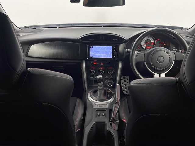 トヨタ ８６ 埼玉県 2012(平24)年 6.4万km パール 純正ナビ（AM　FM　CD　DVD　USB　Bluetooth　フルセグ）/前方ドライブレコーダー/ETC/パドルシフト/プッシュスタート/ドライブモードセレクト/前席シートヒーター/フロントフォグランプ/純正フロアマット/純正アルミホイール/盗難防止装置/横滑り防止装置/オートライト/アルミペダル