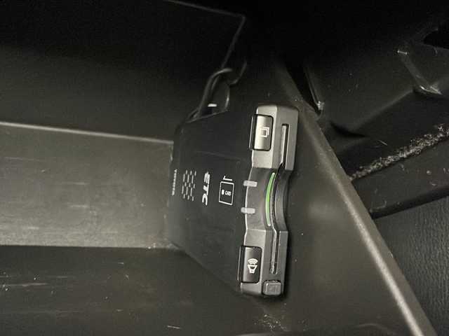 トヨタ ８６ 埼玉県 2012(平24)年 6.4万km パール 純正ナビ（AM　FM　CD　DVD　USB　Bluetooth　フルセグ）/前方ドライブレコーダー/ETC/パドルシフト/プッシュスタート/ドライブモードセレクト/前席シートヒーター/フロントフォグランプ/純正フロアマット/純正アルミホイール/盗難防止装置/横滑り防止装置/オートライト/アルミペダル