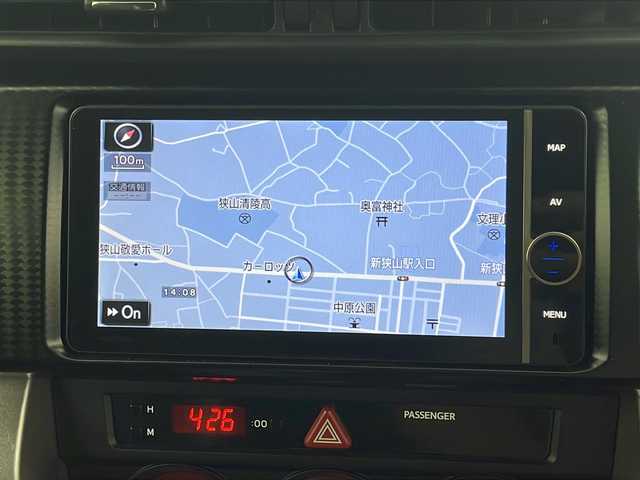 トヨタ ８６ 埼玉県 2012(平24)年 6.4万km パール 純正ナビ（AM　FM　CD　DVD　USB　Bluetooth　フルセグ）/前方ドライブレコーダー/ETC/パドルシフト/プッシュスタート/ドライブモードセレクト/前席シートヒーター/フロントフォグランプ/純正フロアマット/純正アルミホイール/盗難防止装置/横滑り防止装置/オートライト/アルミペダル