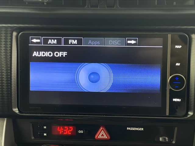 トヨタ ８６ 埼玉県 2012(平24)年 6.4万km パール 純正ナビ（AM　FM　CD　DVD　USB　Bluetooth　フルセグ）/前方ドライブレコーダー/ETC/パドルシフト/プッシュスタート/ドライブモードセレクト/前席シートヒーター/フロントフォグランプ/純正フロアマット/純正アルミホイール/盗難防止装置/横滑り防止装置/オートライト/アルミペダル