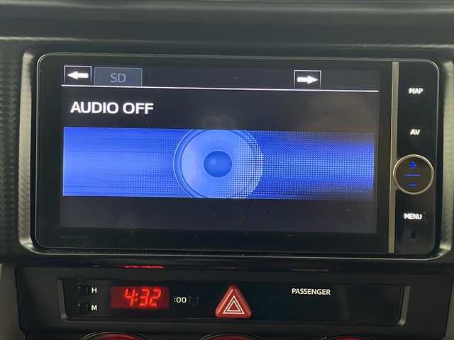 トヨタ ８６ 埼玉県 2012(平24)年 6.4万km パール 純正ナビ（AM　FM　CD　DVD　USB　Bluetooth　フルセグ）/前方ドライブレコーダー/ETC/パドルシフト/プッシュスタート/ドライブモードセレクト/前席シートヒーター/フロントフォグランプ/純正フロアマット/純正アルミホイール/盗難防止装置/横滑り防止装置/オートライト/アルミペダル