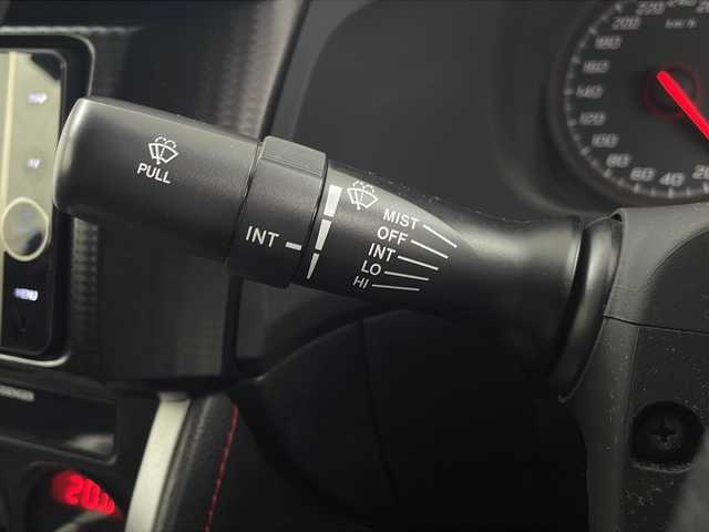 トヨタ ８６ 埼玉県 2012(平24)年 6.4万km パール 純正ナビ（AM　FM　CD　DVD　USB　Bluetooth　フルセグ）/前方ドライブレコーダー/ETC/パドルシフト/プッシュスタート/ドライブモードセレクト/前席シートヒーター/フロントフォグランプ/純正フロアマット/純正アルミホイール/盗難防止装置/横滑り防止装置/オートライト/アルミペダル