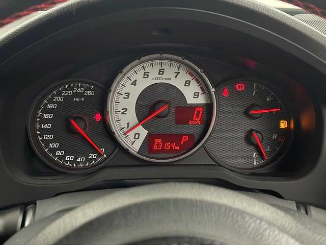 トヨタ ８６ 埼玉県 2012(平24)年 6.4万km パール 純正ナビ（AM　FM　CD　DVD　USB　Bluetooth　フルセグ）/前方ドライブレコーダー/ETC/パドルシフト/プッシュスタート/ドライブモードセレクト/前席シートヒーター/フロントフォグランプ/純正フロアマット/純正アルミホイール/盗難防止装置/横滑り防止装置/オートライト/アルミペダル