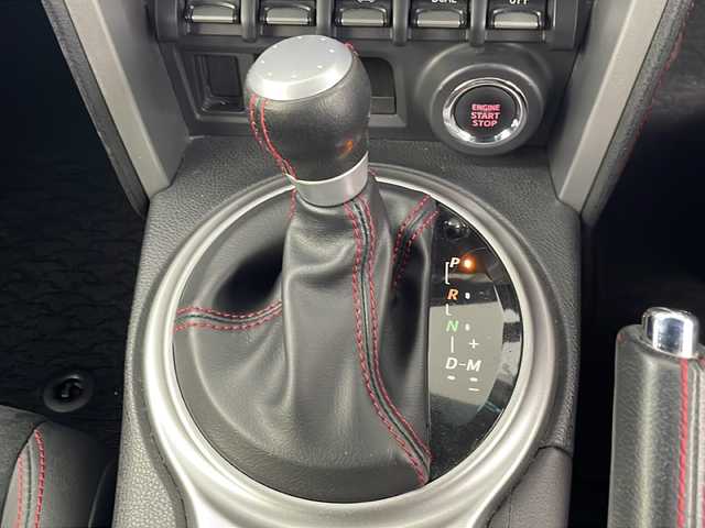 トヨタ ８６ 埼玉県 2012(平24)年 6.4万km パール 純正ナビ（AM　FM　CD　DVD　USB　Bluetooth　フルセグ）/前方ドライブレコーダー/ETC/パドルシフト/プッシュスタート/ドライブモードセレクト/前席シートヒーター/フロントフォグランプ/純正フロアマット/純正アルミホイール/盗難防止装置/横滑り防止装置/オートライト/アルミペダル