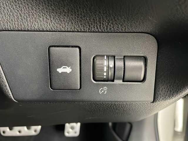 トヨタ ８６ 埼玉県 2012(平24)年 6.4万km パール 純正ナビ（AM　FM　CD　DVD　USB　Bluetooth　フルセグ）/前方ドライブレコーダー/ETC/パドルシフト/プッシュスタート/ドライブモードセレクト/前席シートヒーター/フロントフォグランプ/純正フロアマット/純正アルミホイール/盗難防止装置/横滑り防止装置/オートライト/アルミペダル