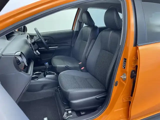 トヨタ アクア クロスオーバー 新潟県 2019(平31)年 1.5万km オレンジパールクリスタルシャイン 純正メモリナビ【NSZT-W68T】/　フルセグTV/Bluetooth/CD/DVD/トヨタセーフティセンス/・プリクラッシュセーフティ/・レーントレーシングアシスト/・レーンディパーチャーアラート/・レーダークルーズコントロール/・ロードサインアシスト/・オートマチックハイビーム/ハーフレザーシート/前席シートヒーター/前後コーナーセンサー/前後ドライブレコーダー/バックモニター/ビルトインETC/モデリスタアルミホイール/横滑り防止装置/LEDヘッドライト/オートマチックハイビーム/レザーステアリング/ステアリングスイッチ/禁煙車