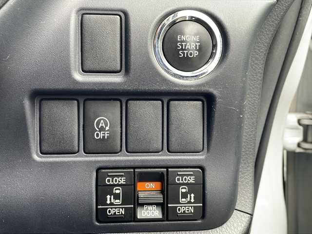 トヨタ ヴォクシー 熊本県 2014(平26)年 13.7万km ホワイトパールクリスタルシャイン (株)IDOMが運営する【じしゃロン熊本店】の自社ローン対象車両になります。こちらは現金ご利用時の価格です。自社ローンご希望の方は別途その旨お申付け下さい。/純正ナビ（NSZT-W64）/バックカメラ/純正フリップダウンモニター/DVD/CD/Bluetooth接続/ビルトインETC/両側パワースライドドア/コーナーセンサー/LEDヘッドライト/オートライト/スマートキー