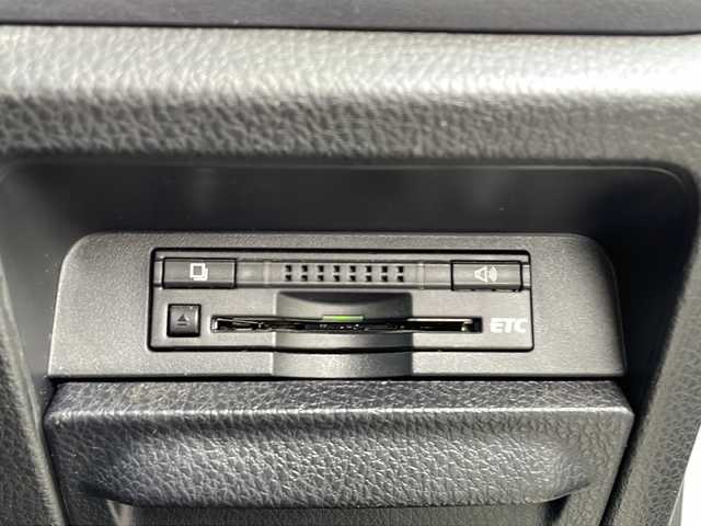 トヨタ ヴォクシー 熊本県 2014(平26)年 13.7万km ホワイトパールクリスタルシャイン (株)IDOMが運営する【じしゃロン熊本店】の自社ローン対象車両になります。こちらは現金ご利用時の価格です。自社ローンご希望の方は別途その旨お申付け下さい。/純正ナビ（NSZT-W64）/バックカメラ/純正フリップダウンモニター/DVD/CD/Bluetooth接続/ビルトインETC/両側パワースライドドア/コーナーセンサー/LEDヘッドライト/オートライト/スマートキー