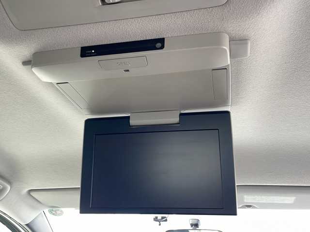 トヨタ ヴォクシー 熊本県 2014(平26)年 13.7万km ホワイトパールクリスタルシャイン (株)IDOMが運営する【じしゃロン熊本店】の自社ローン対象車両になります。こちらは現金ご利用時の価格です。自社ローンご希望の方は別途その旨お申付け下さい。/純正ナビ（NSZT-W64）/バックカメラ/純正フリップダウンモニター/DVD/CD/Bluetooth接続/ビルトインETC/両側パワースライドドア/コーナーセンサー/LEDヘッドライト/オートライト/スマートキー