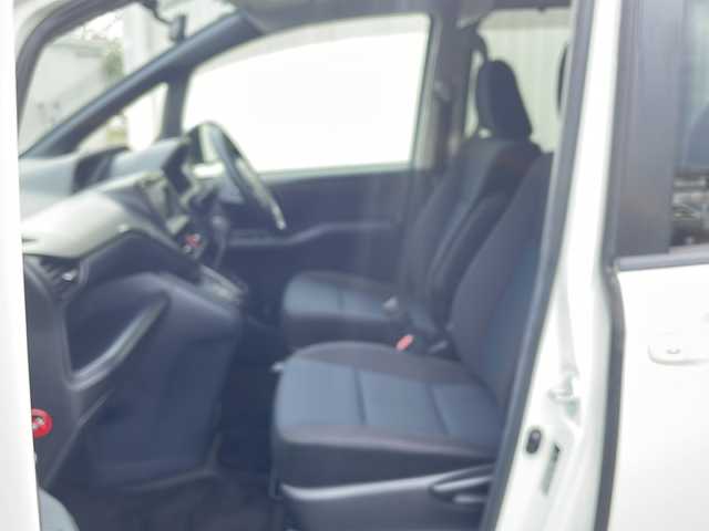 トヨタ ヴォクシー 熊本県 2014(平26)年 13.7万km ホワイトパールクリスタルシャイン (株)IDOMが運営する【じしゃロン熊本店】の自社ローン対象車両になります。こちらは現金ご利用時の価格です。自社ローンご希望の方は別途その旨お申付け下さい。/純正ナビ（NSZT-W64）/バックカメラ/純正フリップダウンモニター/DVD/CD/Bluetooth接続/ビルトインETC/両側パワースライドドア/コーナーセンサー/LEDヘッドライト/オートライト/スマートキー