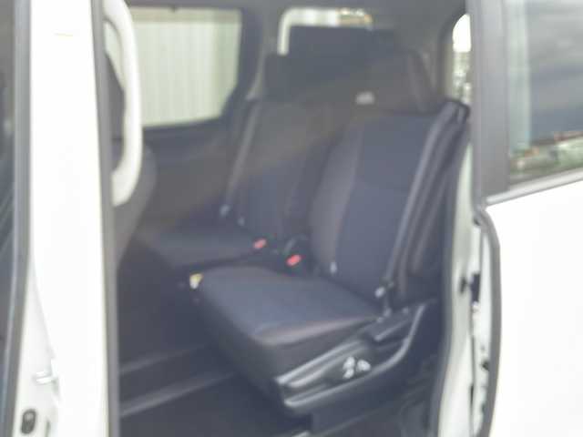 トヨタ ヴォクシー 熊本県 2014(平26)年 13.7万km ホワイトパールクリスタルシャイン (株)IDOMが運営する【じしゃロン熊本店】の自社ローン対象車両になります。こちらは現金ご利用時の価格です。自社ローンご希望の方は別途その旨お申付け下さい。/純正ナビ（NSZT-W64）/バックカメラ/純正フリップダウンモニター/DVD/CD/Bluetooth接続/ビルトインETC/両側パワースライドドア/コーナーセンサー/LEDヘッドライト/オートライト/スマートキー