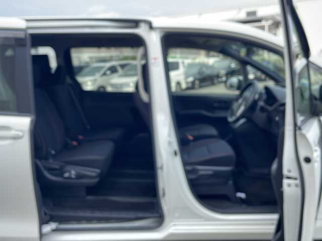 トヨタ ヴォクシー 熊本県 2014(平26)年 13.7万km ホワイトパールクリスタルシャイン (株)IDOMが運営する【じしゃロン熊本店】の自社ローン対象車両になります。こちらは現金ご利用時の価格です。自社ローンご希望の方は別途その旨お申付け下さい。/純正ナビ（NSZT-W64）/バックカメラ/純正フリップダウンモニター/DVD/CD/Bluetooth接続/ビルトインETC/両側パワースライドドア/コーナーセンサー/LEDヘッドライト/オートライト/スマートキー