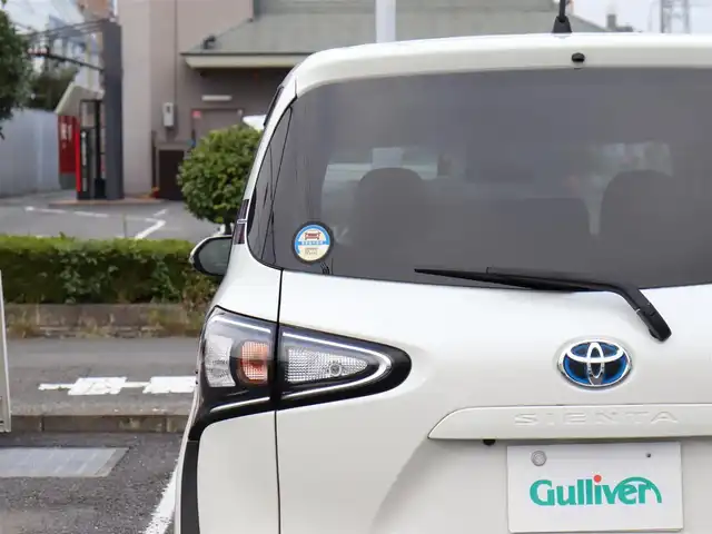 トヨタ シエンタ ハイブリッド G セーフティエディション 神奈川県 2020(令2)年 5.8万km ホワイトパールクリスタルシャイン ワンオーナー /両側パワースライドドア /セーフティセンス（衝突回避支援パッケージ）/：先行車発進告知機能/純正ドラレコ（フロント）/インテリジェントクリアランスソナー/クルーズコントロール/クリアレンズLEDリアコンビネーションランプ/：LEDヘッドランプ/：フロントフォグランプ/ステアリングヒーター/：シートヒーター （前席）/ビルトインETC2.0/純正フロアマット/：ドアバイザー/トヨタコネクトナビ（NSZT-W68T）/：フルセグTV/：CD DVD再生/：Bluetoohオーディオ/：全方位モニター/純正アクセントステッカー/ーーーーーーーーーーーーーーーーーーーーーーーー/保証書/取扱説明書/ナビ取説/スペアスマートキー×1本