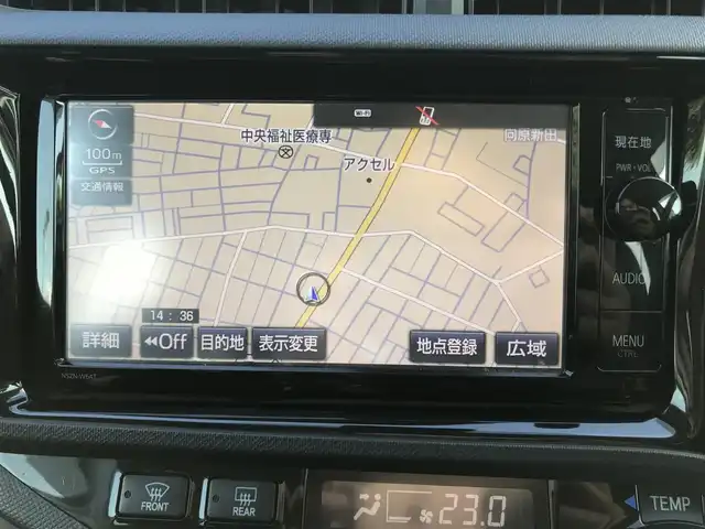 トヨタ アクア G G’s 栃木県 2016(平28)年 10.2万km ライムホワイトパールクリスタルシャイン 株)IDOMが運営する【じしゃロン小山店】の自社ローン専用車両になります。こちらは現金またはオートローンご利用時の価格です。自社ローンご希望の方は別途その旨お申付け下さい//禁煙車/純正フルセグナビ/（CD/DVD/AM/FMラジオ）/(Bluetooth)/スマートキー/プッシュスタート/バックカメラ/ＥＴＣ/クルーズコントロール/車線逸脱警報/プリクラッシュセーフティ/シートヒーター/ステアリングリモコン/電動格納ドアミラー/パワーウインドウ/オートライト/オートマチックハイビーム/防眩ミラー