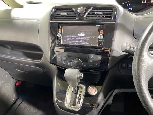 日産 セレナ ハイウェイS G Sハイブリッド 神奈川県 2014(平26)年 6.3万km ダイヤモンドブラック 純正ナビ/ドライブレコーダー/車線逸脱警報/クルーズコントロール/横滑り防止装置/ETC/LEDヘッドライト/フォグランプ/オートライト/ウィンカーミラー/電格格納ミラー/純正16インチAW/プッシュスタート/スマートキー/スペアキー