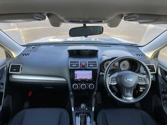 スバル フォレスター 2．0i－L アイサイト 道央・札幌 2015(平27)年 6.4万km アイスシルバーメタリック ４WD/社外メモリーナビ/CD/DVD/BT/フルセグ/アイサイト/衝突被害軽減ブレーキ/横滑り防止装置/レーダークルーズコントロール/レーンキープアシスト/XMODE/SI-DRIVE/バックカメラ/ビルトインETC/アイドリングストップ/前席シートヒーター/革巻きステアリング/ステアリングリモコン/パドルシフト/プッシュスタート/スマートキー/LEDヘッドライト/オートライト/フォグランプ/電動格納ミラー/ウィンカーミラー/純正フロアマット/ドアバイザー
