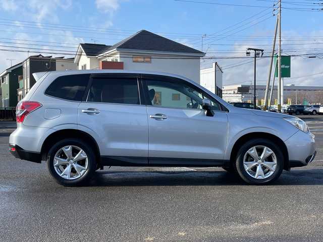 スバル フォレスター 2．0i－L アイサイト 道央・札幌 2015(平27)年 6.4万km アイスシルバーメタリック ４WD/社外メモリーナビ/CD/DVD/BT/フルセグ/アイサイト/衝突被害軽減ブレーキ/横滑り防止装置/レーダークルーズコントロール/レーンキープアシスト/XMODE/SI-DRIVE/バックカメラ/ビルトインETC/アイドリングストップ/前席シートヒーター/革巻きステアリング/ステアリングリモコン/パドルシフト/プッシュスタート/スマートキー/LEDヘッドライト/オートライト/フォグランプ/電動格納ミラー/ウィンカーミラー/純正フロアマット/ドアバイザー