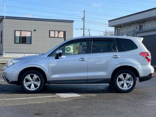スバル フォレスター 2．0i－L アイサイト 道央・札幌 2015(平27)年 6.4万km アイスシルバーメタリック ４WD/社外メモリーナビ/CD/DVD/BT/フルセグ/アイサイト/衝突被害軽減ブレーキ/横滑り防止装置/レーダークルーズコントロール/レーンキープアシスト/XMODE/SI-DRIVE/バックカメラ/ビルトインETC/アイドリングストップ/前席シートヒーター/革巻きステアリング/ステアリングリモコン/パドルシフト/プッシュスタート/スマートキー/LEDヘッドライト/オートライト/フォグランプ/電動格納ミラー/ウィンカーミラー/純正フロアマット/ドアバイザー