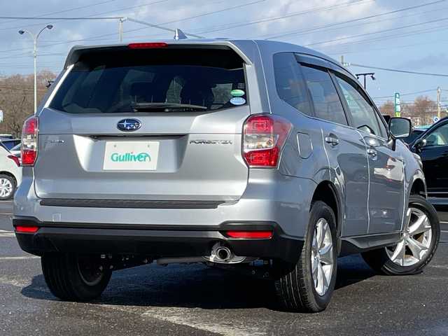 スバル フォレスター 2．0i－L アイサイト 道央・札幌 2015(平27)年 6.4万km アイスシルバーメタリック ４WD/社外メモリーナビ/CD/DVD/BT/フルセグ/アイサイト/衝突被害軽減ブレーキ/横滑り防止装置/レーダークルーズコントロール/レーンキープアシスト/XMODE/SI-DRIVE/バックカメラ/ビルトインETC/アイドリングストップ/前席シートヒーター/革巻きステアリング/ステアリングリモコン/パドルシフト/プッシュスタート/スマートキー/LEDヘッドライト/オートライト/フォグランプ/電動格納ミラー/ウィンカーミラー/純正フロアマット/ドアバイザー