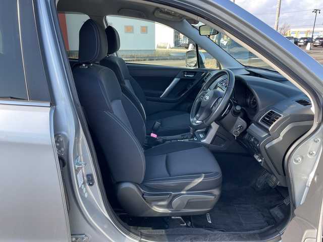 スバル フォレスター 2．0i－L アイサイト 道央・札幌 2015(平27)年 6.4万km アイスシルバーメタリック ４WD/社外メモリーナビ/CD/DVD/BT/フルセグ/アイサイト/衝突被害軽減ブレーキ/横滑り防止装置/レーダークルーズコントロール/レーンキープアシスト/XMODE/SI-DRIVE/バックカメラ/ビルトインETC/アイドリングストップ/前席シートヒーター/革巻きステアリング/ステアリングリモコン/パドルシフト/プッシュスタート/スマートキー/LEDヘッドライト/オートライト/フォグランプ/電動格納ミラー/ウィンカーミラー/純正フロアマット/ドアバイザー