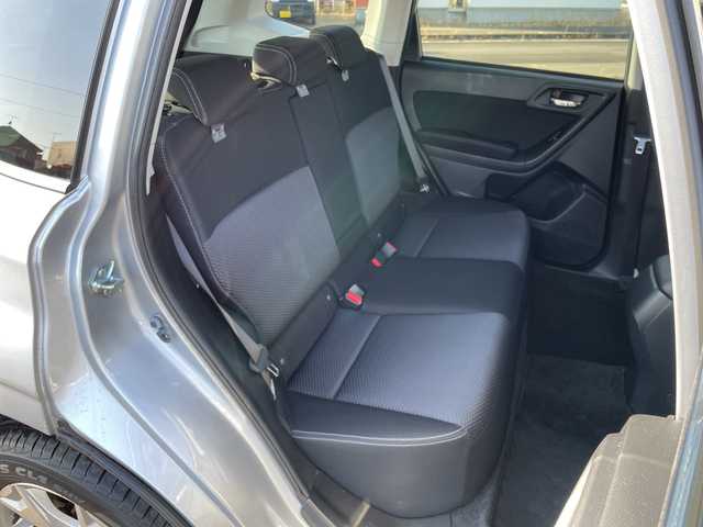 スバル フォレスター 2．0i－L アイサイト 道央・札幌 2015(平27)年 6.4万km アイスシルバーメタリック ４WD/社外メモリーナビ/CD/DVD/BT/フルセグ/アイサイト/衝突被害軽減ブレーキ/横滑り防止装置/レーダークルーズコントロール/レーンキープアシスト/XMODE/SI-DRIVE/バックカメラ/ビルトインETC/アイドリングストップ/前席シートヒーター/革巻きステアリング/ステアリングリモコン/パドルシフト/プッシュスタート/スマートキー/LEDヘッドライト/オートライト/フォグランプ/電動格納ミラー/ウィンカーミラー/純正フロアマット/ドアバイザー