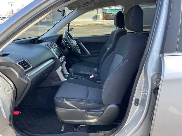 スバル フォレスター 2．0i－L アイサイト 道央・札幌 2015(平27)年 6.4万km アイスシルバーメタリック ４WD/社外メモリーナビ/CD/DVD/BT/フルセグ/アイサイト/衝突被害軽減ブレーキ/横滑り防止装置/レーダークルーズコントロール/レーンキープアシスト/XMODE/SI-DRIVE/バックカメラ/ビルトインETC/アイドリングストップ/前席シートヒーター/革巻きステアリング/ステアリングリモコン/パドルシフト/プッシュスタート/スマートキー/LEDヘッドライト/オートライト/フォグランプ/電動格納ミラー/ウィンカーミラー/純正フロアマット/ドアバイザー