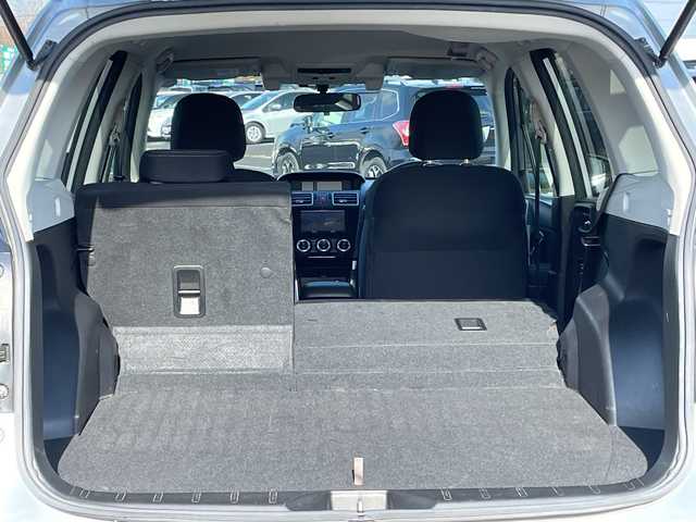 スバル フォレスター 2．0i－L アイサイト 道央・札幌 2015(平27)年 6.4万km アイスシルバーメタリック ４WD/社外メモリーナビ/CD/DVD/BT/フルセグ/アイサイト/衝突被害軽減ブレーキ/横滑り防止装置/レーダークルーズコントロール/レーンキープアシスト/XMODE/SI-DRIVE/バックカメラ/ビルトインETC/アイドリングストップ/前席シートヒーター/革巻きステアリング/ステアリングリモコン/パドルシフト/プッシュスタート/スマートキー/LEDヘッドライト/オートライト/フォグランプ/電動格納ミラー/ウィンカーミラー/純正フロアマット/ドアバイザー