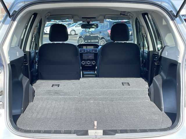 スバル フォレスター 2．0i－L アイサイト 道央・札幌 2015(平27)年 6.4万km アイスシルバーメタリック ４WD/社外メモリーナビ/CD/DVD/BT/フルセグ/アイサイト/衝突被害軽減ブレーキ/横滑り防止装置/レーダークルーズコントロール/レーンキープアシスト/XMODE/SI-DRIVE/バックカメラ/ビルトインETC/アイドリングストップ/前席シートヒーター/革巻きステアリング/ステアリングリモコン/パドルシフト/プッシュスタート/スマートキー/LEDヘッドライト/オートライト/フォグランプ/電動格納ミラー/ウィンカーミラー/純正フロアマット/ドアバイザー