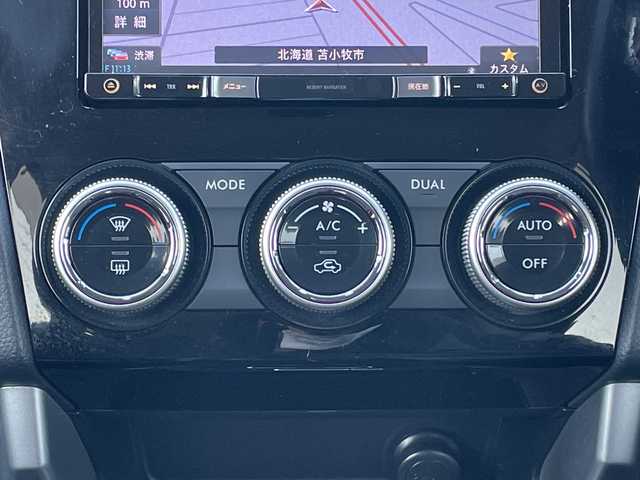 スバル フォレスター 2．0i－L アイサイト 道央・札幌 2015(平27)年 6.4万km アイスシルバーメタリック ４WD/社外メモリーナビ/CD/DVD/BT/フルセグ/アイサイト/衝突被害軽減ブレーキ/横滑り防止装置/レーダークルーズコントロール/レーンキープアシスト/XMODE/SI-DRIVE/バックカメラ/ビルトインETC/アイドリングストップ/前席シートヒーター/革巻きステアリング/ステアリングリモコン/パドルシフト/プッシュスタート/スマートキー/LEDヘッドライト/オートライト/フォグランプ/電動格納ミラー/ウィンカーミラー/純正フロアマット/ドアバイザー