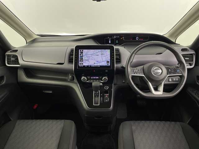 日産 セレナ ハイウェイスター V 埼玉県 2022(令4)年 3万km ダークメタルグレー 純正ナビ/(Bluetooth/CD/DVD/Blu-ray/USB/AM/FM)/地デジワンセグ/全方位カメラ/ドライブレコーダー/ETC/プロパイロット/ブラインドスポットモニター/車線逸脱警報/衝突軽減ブレーキ/標識認識機能/電子パーキングシステム/オートブレーキホールド/デジタルインナーミラー/ロールサンシェード/プッシュスタート/ステアリングリモコン/ウィンカーミラー/フロントフォグランプ/純正フロアマット/純正ドアバイザー/純正16インチアルミホイール