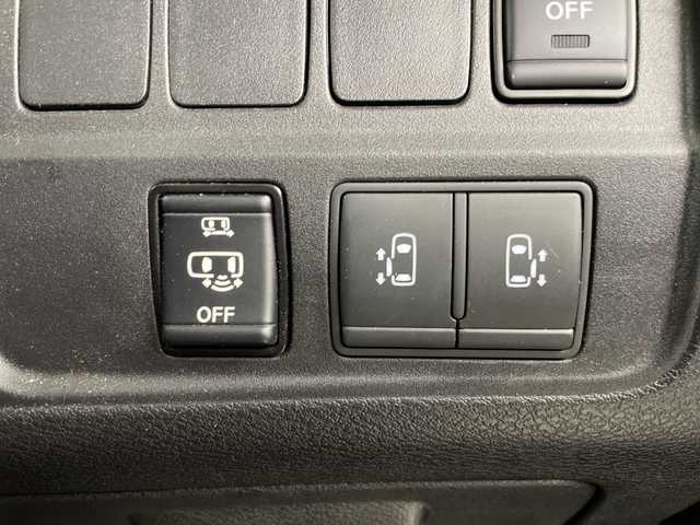 日産 セレナ ハイウェイスター V 埼玉県 2022(令4)年 3万km ダークメタルグレー 純正ナビ/(Bluetooth/CD/DVD/Blu-ray/USB/AM/FM)/地デジワンセグ/全方位カメラ/ドライブレコーダー/ETC/プロパイロット/ブラインドスポットモニター/車線逸脱警報/衝突軽減ブレーキ/標識認識機能/電子パーキングシステム/オートブレーキホールド/デジタルインナーミラー/ロールサンシェード/プッシュスタート/ステアリングリモコン/ウィンカーミラー/フロントフォグランプ/純正フロアマット/純正ドアバイザー/純正16インチアルミホイール