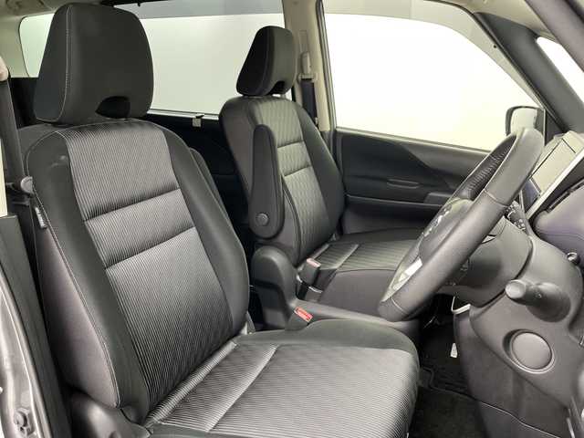 日産 セレナ ハイウェイスター V 埼玉県 2022(令4)年 3万km ダークメタルグレー 純正ナビ/(Bluetooth/CD/DVD/Blu-ray/USB/AM/FM)/地デジワンセグ/全方位カメラ/ドライブレコーダー/ETC/プロパイロット/ブラインドスポットモニター/車線逸脱警報/衝突軽減ブレーキ/標識認識機能/電子パーキングシステム/オートブレーキホールド/デジタルインナーミラー/ロールサンシェード/プッシュスタート/ステアリングリモコン/ウィンカーミラー/フロントフォグランプ/純正フロアマット/純正ドアバイザー/純正16インチアルミホイール