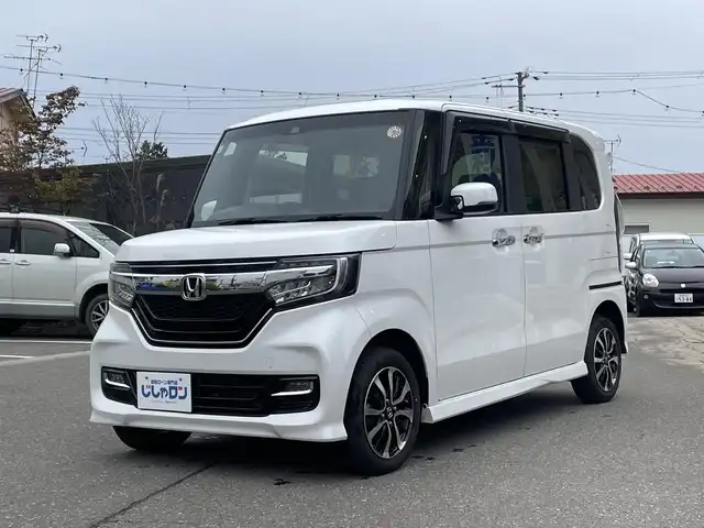 ホンダ Ｎ ＢＯＸ カスタム G L ホンダセンシング 秋田県 2019(令1)年 13.3万km プラチナホワイトパール (株)IDOMが運営する【じしゃロン秋田店】の自社ローン対象車両になります。こちらは現金ご利用時の価格です。自社ローンご希望の方は別途その旨お申付け下さい。/Honda SENSING/衝突軽減ブレーキ（CMBS）/誤発進抑制機能/後方誤発進抑制機能/近距離衝突軽減ブレーキ/歩行者事故低減ステアリング/路外逸脱抑制機能/アダプティブクルーズコントロール（ACC）/車線維持支援システム（LKAS）/先行車発進お知らせ機能/標識認識機能/オートハイビーム/パーキングセンサーシステム/純正SDナビ【CD/DVD/Bluetooth/Apple CarPlay/SD/USB/Music Rack/AUX/iPod】/バックカメラ/フルセグTV/ETC/両側パワースライドドア/前席シートヒーター
