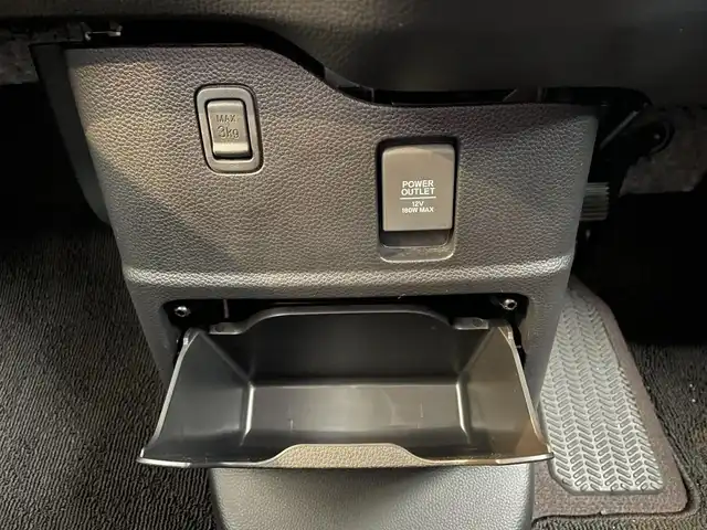 ホンダ Ｎ ＢＯＸ カスタム G L ホンダセンシング 秋田県 2019(令1)年 13.3万km プラチナホワイトパール (株)IDOMが運営する【じしゃロン秋田店】の自社ローン対象車両になります。こちらは現金ご利用時の価格です。自社ローンご希望の方は別途その旨お申付け下さい。/Honda SENSING/衝突軽減ブレーキ（CMBS）/誤発進抑制機能/後方誤発進抑制機能/近距離衝突軽減ブレーキ/歩行者事故低減ステアリング/路外逸脱抑制機能/アダプティブクルーズコントロール（ACC）/車線維持支援システム（LKAS）/先行車発進お知らせ機能/標識認識機能/オートハイビーム/パーキングセンサーシステム/純正SDナビ【CD/DVD/Bluetooth/Apple CarPlay/SD/USB/Music Rack/AUX/iPod】/バックカメラ/フルセグTV/ETC/両側パワースライドドア/前席シートヒーター