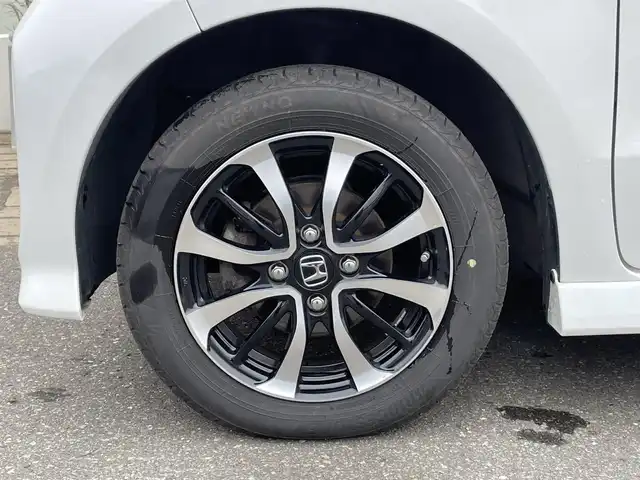 ホンダ Ｎ ＢＯＸ カスタム G L ホンダセンシング 秋田県 2019(令1)年 13.3万km プラチナホワイトパール (株)IDOMが運営する【じしゃロン秋田店】の自社ローン対象車両になります。こちらは現金ご利用時の価格です。自社ローンご希望の方は別途その旨お申付け下さい。/Honda SENSING/衝突軽減ブレーキ（CMBS）/誤発進抑制機能/後方誤発進抑制機能/近距離衝突軽減ブレーキ/歩行者事故低減ステアリング/路外逸脱抑制機能/アダプティブクルーズコントロール（ACC）/車線維持支援システム（LKAS）/先行車発進お知らせ機能/標識認識機能/オートハイビーム/パーキングセンサーシステム/純正SDナビ【CD/DVD/Bluetooth/Apple CarPlay/SD/USB/Music Rack/AUX/iPod】/バックカメラ/フルセグTV/ETC/両側パワースライドドア/前席シートヒーター