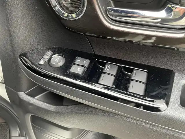 ホンダ Ｎ ＢＯＸ カスタム G L ホンダセンシング 秋田県 2019(令1)年 13.3万km プラチナホワイトパール (株)IDOMが運営する【じしゃロン秋田店】の自社ローン対象車両になります。こちらは現金ご利用時の価格です。自社ローンご希望の方は別途その旨お申付け下さい。/Honda SENSING/衝突軽減ブレーキ（CMBS）/誤発進抑制機能/後方誤発進抑制機能/近距離衝突軽減ブレーキ/歩行者事故低減ステアリング/路外逸脱抑制機能/アダプティブクルーズコントロール（ACC）/車線維持支援システム（LKAS）/先行車発進お知らせ機能/標識認識機能/オートハイビーム/パーキングセンサーシステム/純正SDナビ【CD/DVD/Bluetooth/Apple CarPlay/SD/USB/Music Rack/AUX/iPod】/バックカメラ/フルセグTV/ETC/両側パワースライドドア/前席シートヒーター