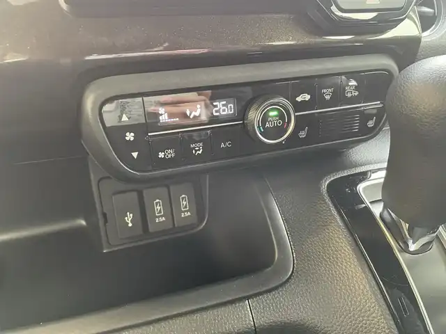 ホンダ Ｎ ＢＯＸ カスタム G L ホンダセンシング 秋田県 2019(令1)年 13.3万km プラチナホワイトパール (株)IDOMが運営する【じしゃロン秋田店】の自社ローン対象車両になります。こちらは現金ご利用時の価格です。自社ローンご希望の方は別途その旨お申付け下さい。/Honda SENSING/衝突軽減ブレーキ（CMBS）/誤発進抑制機能/後方誤発進抑制機能/近距離衝突軽減ブレーキ/歩行者事故低減ステアリング/路外逸脱抑制機能/アダプティブクルーズコントロール（ACC）/車線維持支援システム（LKAS）/先行車発進お知らせ機能/標識認識機能/オートハイビーム/パーキングセンサーシステム/純正SDナビ【CD/DVD/Bluetooth/Apple CarPlay/SD/USB/Music Rack/AUX/iPod】/バックカメラ/フルセグTV/ETC/両側パワースライドドア/前席シートヒーター