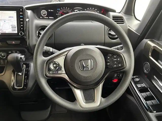 ホンダ Ｎ ＢＯＸ カスタム G L ホンダセンシング 秋田県 2019(令1)年 13.3万km プラチナホワイトパール (株)IDOMが運営する【じしゃロン秋田店】の自社ローン対象車両になります。こちらは現金ご利用時の価格です。自社ローンご希望の方は別途その旨お申付け下さい。/Honda SENSING/衝突軽減ブレーキ（CMBS）/誤発進抑制機能/後方誤発進抑制機能/近距離衝突軽減ブレーキ/歩行者事故低減ステアリング/路外逸脱抑制機能/アダプティブクルーズコントロール（ACC）/車線維持支援システム（LKAS）/先行車発進お知らせ機能/標識認識機能/オートハイビーム/パーキングセンサーシステム/純正SDナビ【CD/DVD/Bluetooth/Apple CarPlay/SD/USB/Music Rack/AUX/iPod】/バックカメラ/フルセグTV/ETC/両側パワースライドドア/前席シートヒーター