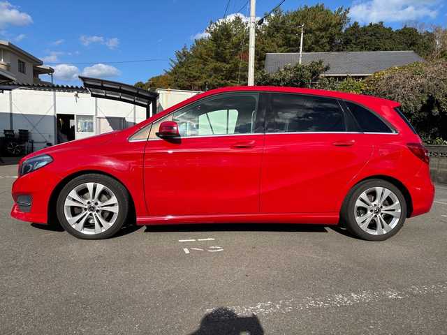 メルセデス・ベンツ Ｂ１８０ 福岡県 2017(平29)年 5.9万km ジュピターレッド 純正ナビ/FM/AM/DISC/Bluetooth/TV（フルセグ/パドルシフト/ハンズフリー/オートライト/アイドリングストップ/純正フロアマット/シートヒーター（D/N)/アクティブブレーキアシスト/パーキングパイロット/アテンションアシスト/ダイナミックセレクト/パーキングアシスト/プッシュスタート